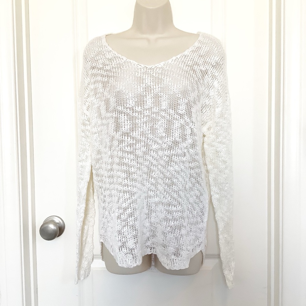 NWT Quinn Womens Size Medium Long Sleeve Split Hem Lightweight Sweater